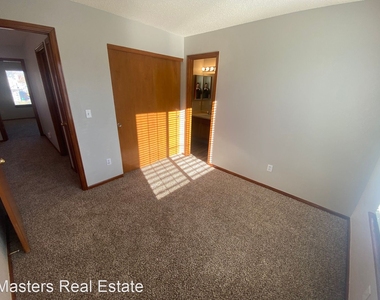 8886 Clover Meadow Ln - Photo Thumbnail 21