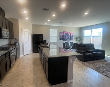 4764 Honey Topaz Avenue - Photo Thumbnail 7