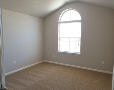 1024 Peregrine Way - Photo Thumbnail 12