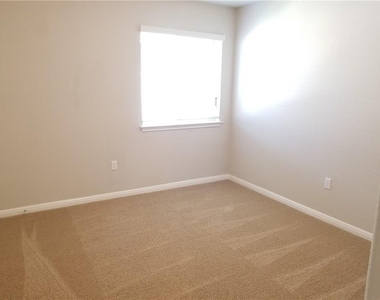 1024 Peregrine Way - Photo Thumbnail 15