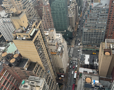 East 44th Street - Photo Thumbnail 9