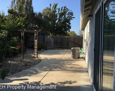 5805 Livorno Way - Photo Thumbnail 13