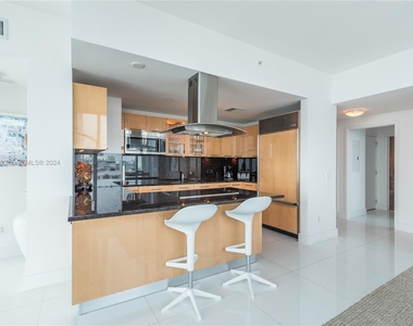 6899 Collins Ave - Photo Thumbnail 11