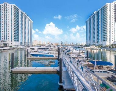 17111 E Biscayne Blvd - Photo Thumbnail 1