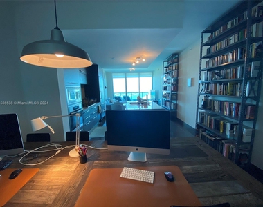 900 Biscayne Blvd - Photo Thumbnail 2