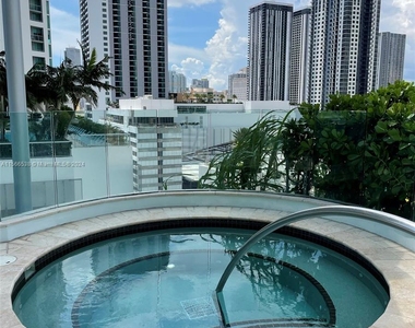 900 Biscayne Blvd - Photo Thumbnail 9