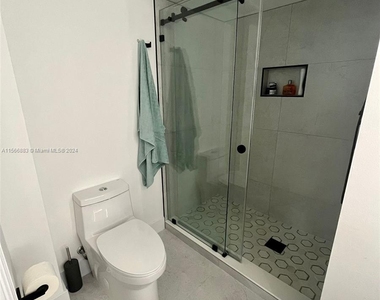 1155 Brickell Bay Dr - Photo Thumbnail 2