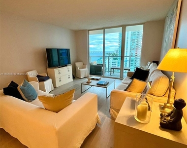 1155 Brickell Bay Dr - Photo Thumbnail 4