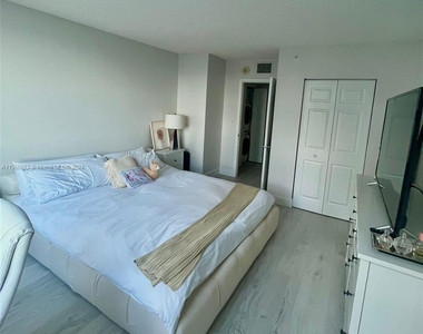 1155 Brickell Bay Dr - Photo Thumbnail 0