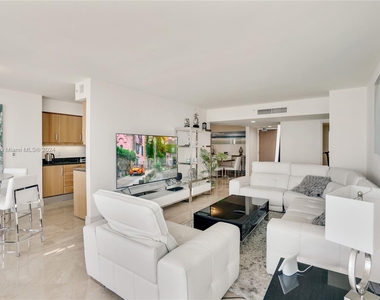 16500 Collins Ave - Photo Thumbnail 6