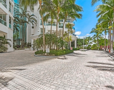 16500 Collins Ave - Photo Thumbnail 3