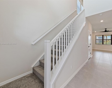 4470 Waterside Dr - Photo Thumbnail 4