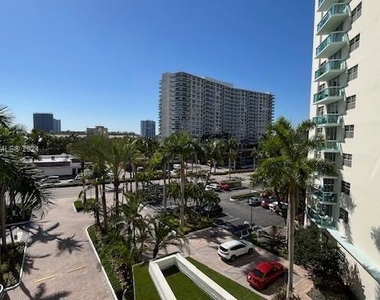 3901 S Ocean Dr - Photo Thumbnail 5