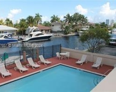 2903 N Miami Beach Blvd - Photo Thumbnail 8