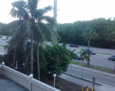 2903 N Miami Beach Blvd - Photo Thumbnail 7