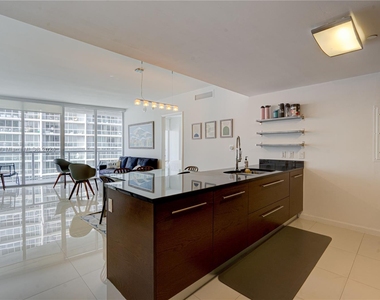 475 Brickell Ave - Photo Thumbnail 6