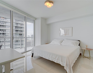 475 Brickell Ave - Photo Thumbnail 8