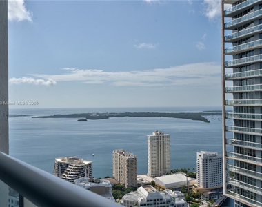 475 Brickell Ave - Photo Thumbnail 1