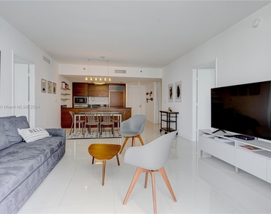 475 Brickell Ave - Photo Thumbnail 3