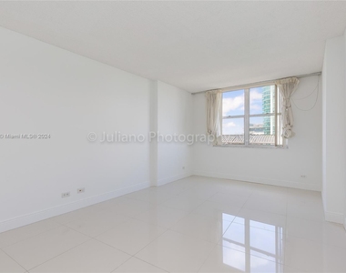 6039 Collins Ave - Photo Thumbnail 23