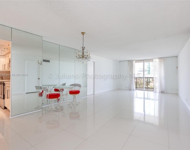 6039 Collins Ave - Photo Thumbnail 12