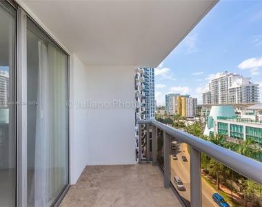 6039 Collins Ave - Photo Thumbnail 6