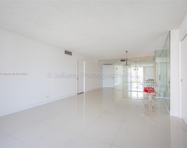 6039 Collins Ave - Photo Thumbnail 9