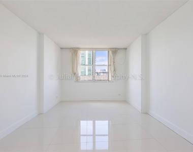 6039 Collins Ave - Photo Thumbnail 24