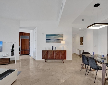 16001 Collins Ave - Photo Thumbnail 7