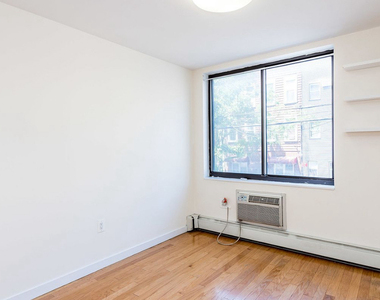 924 Metropolitan Avenue - Photo Thumbnail 6