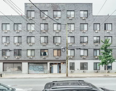 924 Metropolitan Avenue - Photo Thumbnail 10