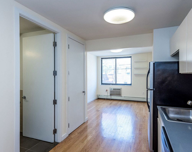 924 Metropolitan Avenue - Photo Thumbnail 4