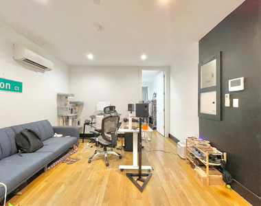 562 Park Place - Photo Thumbnail 6