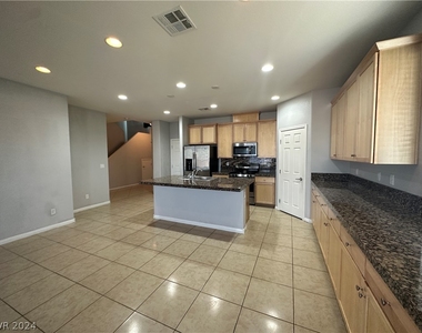 6439 Pochman Mesa Street - Photo Thumbnail 4