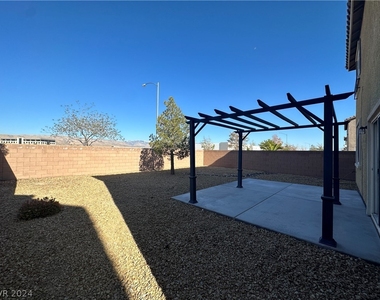 6439 Pochman Mesa Street - Photo Thumbnail 9