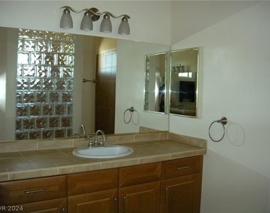 5561 Notte Pacifica Way - Photo Thumbnail 16