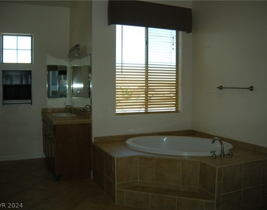 5561 Notte Pacifica Way - Photo Thumbnail 15