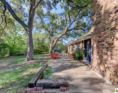 210 Live Oak Drive - Photo Thumbnail 13