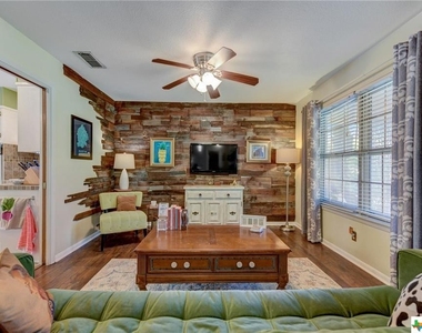 210 Live Oak Drive - Photo Thumbnail 15