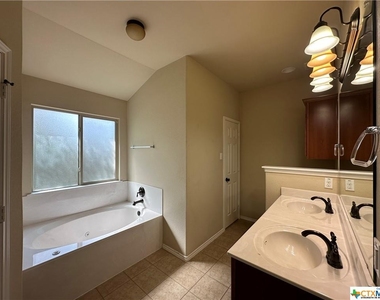 5306 English Oak Drive - Photo Thumbnail 6