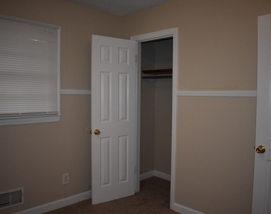 5403 Oakcrest - Photo Thumbnail 7