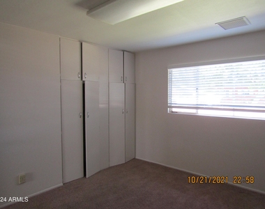 7415 E Holly Street - Photo Thumbnail 6