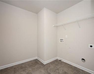 1611 Meadow Crossing - Photo Thumbnail 16