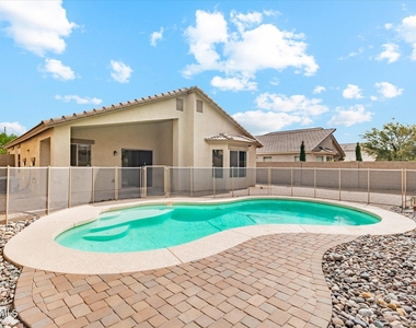 24112 W Desert Bloom Street - Photo Thumbnail 12