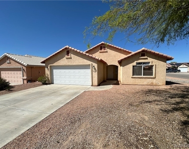 1675 E Segovia Way - Photo Thumbnail 0