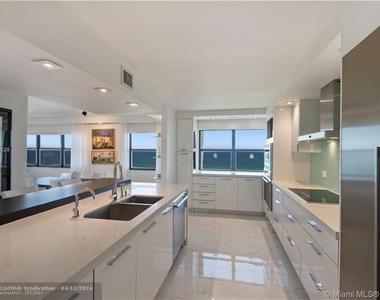 1201 S Ocean Drive - Photo Thumbnail 4