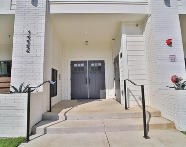 1322 Lipscomb Street - Photo Thumbnail 1