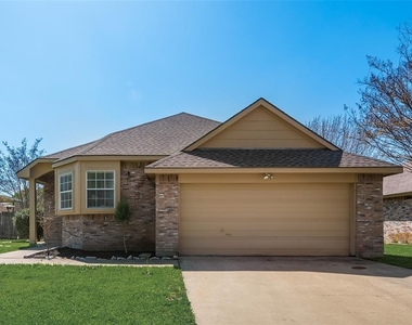 521 Redbud Drive - Photo Thumbnail 1