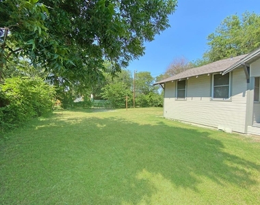 817 E Mulkey Street - Photo Thumbnail 16