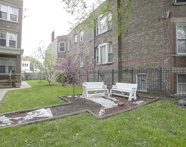 2543 N Springfield Avenue - Photo Thumbnail 4